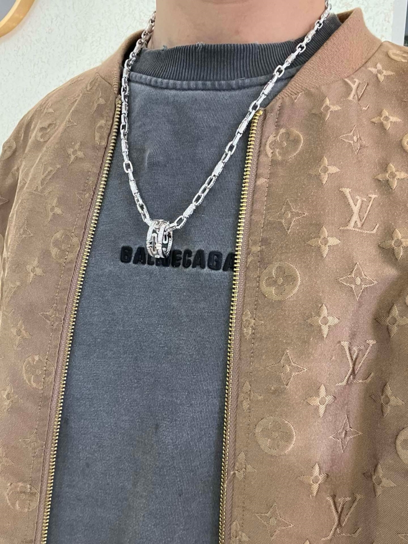 Bv1g*ai necklaces